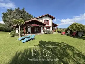 Vista exterior de Casa o chalet en venta en Urrugne con Amueblado