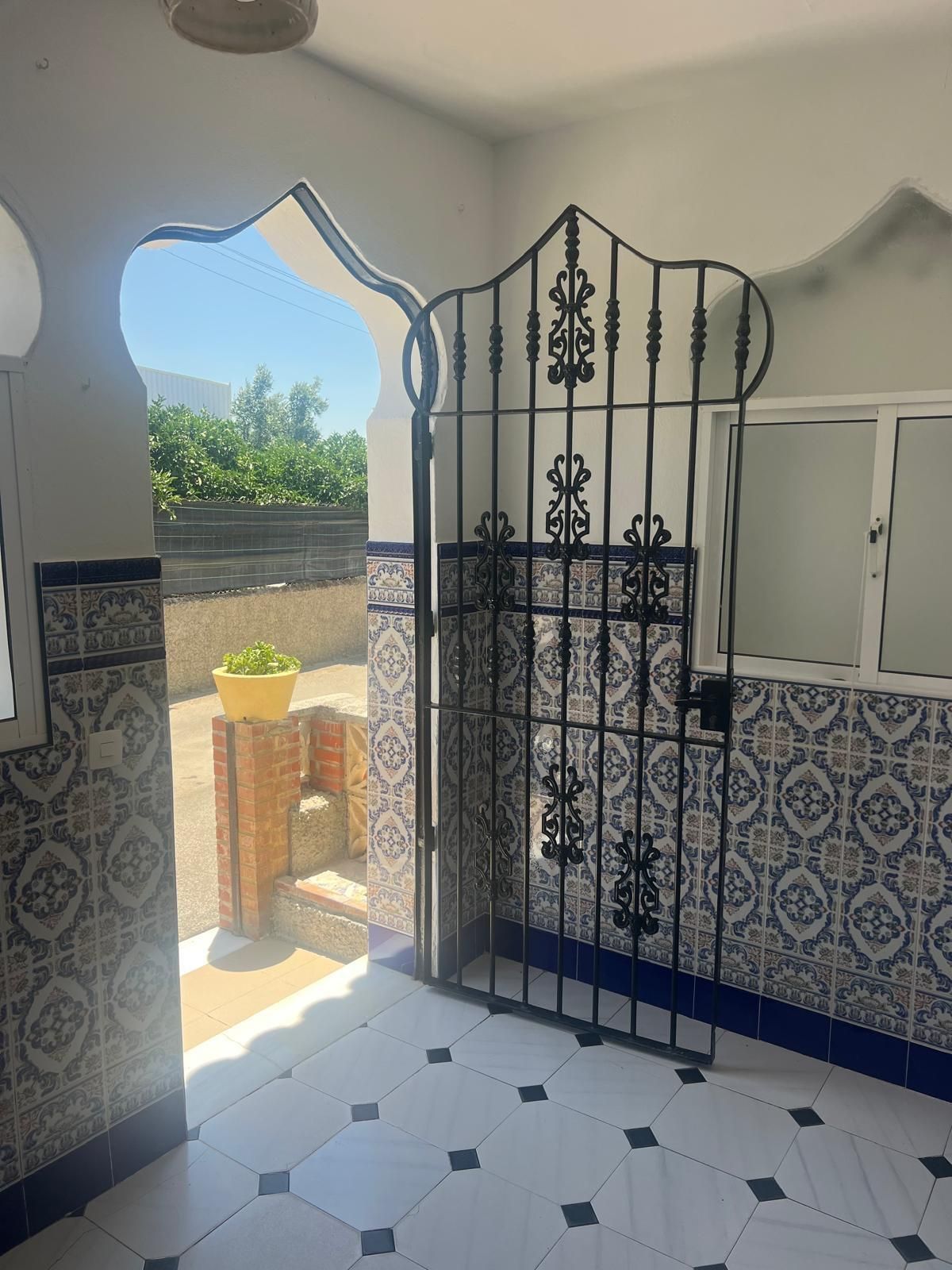 Vista exterior de Casa o xalet en venda en Vejer de la Frontera amb Terrassa