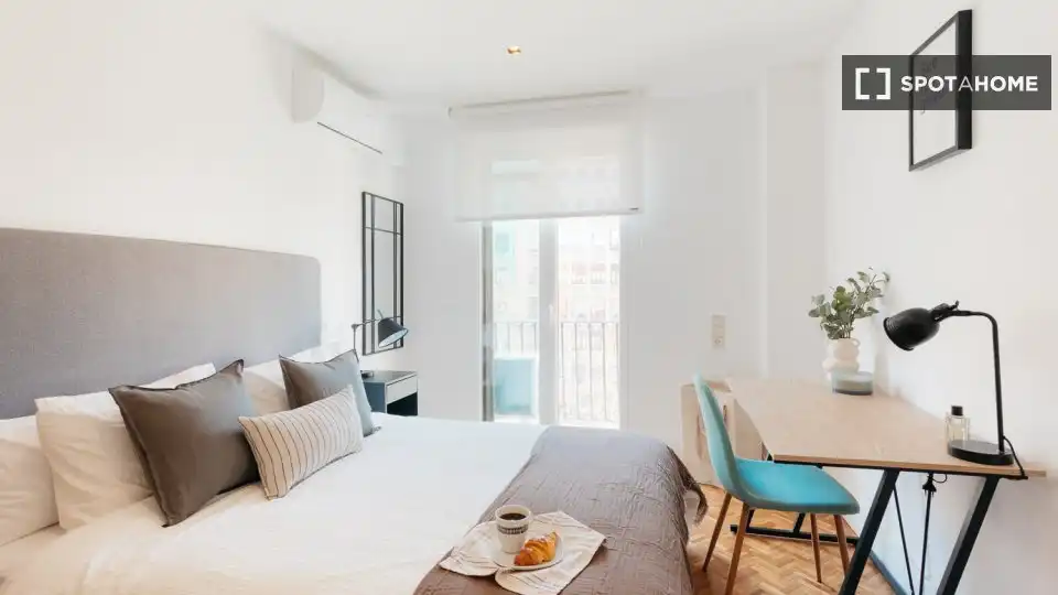 Bedroom of Flat for rent in Valencia  with Air Conditioner, Heating and Furnished