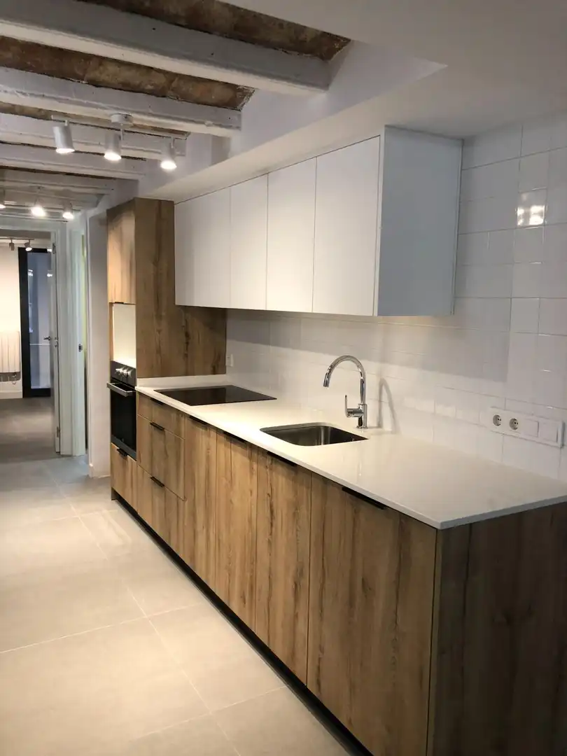 Cuina de Dúplex en venda en Barcelona amb Aire condicionat