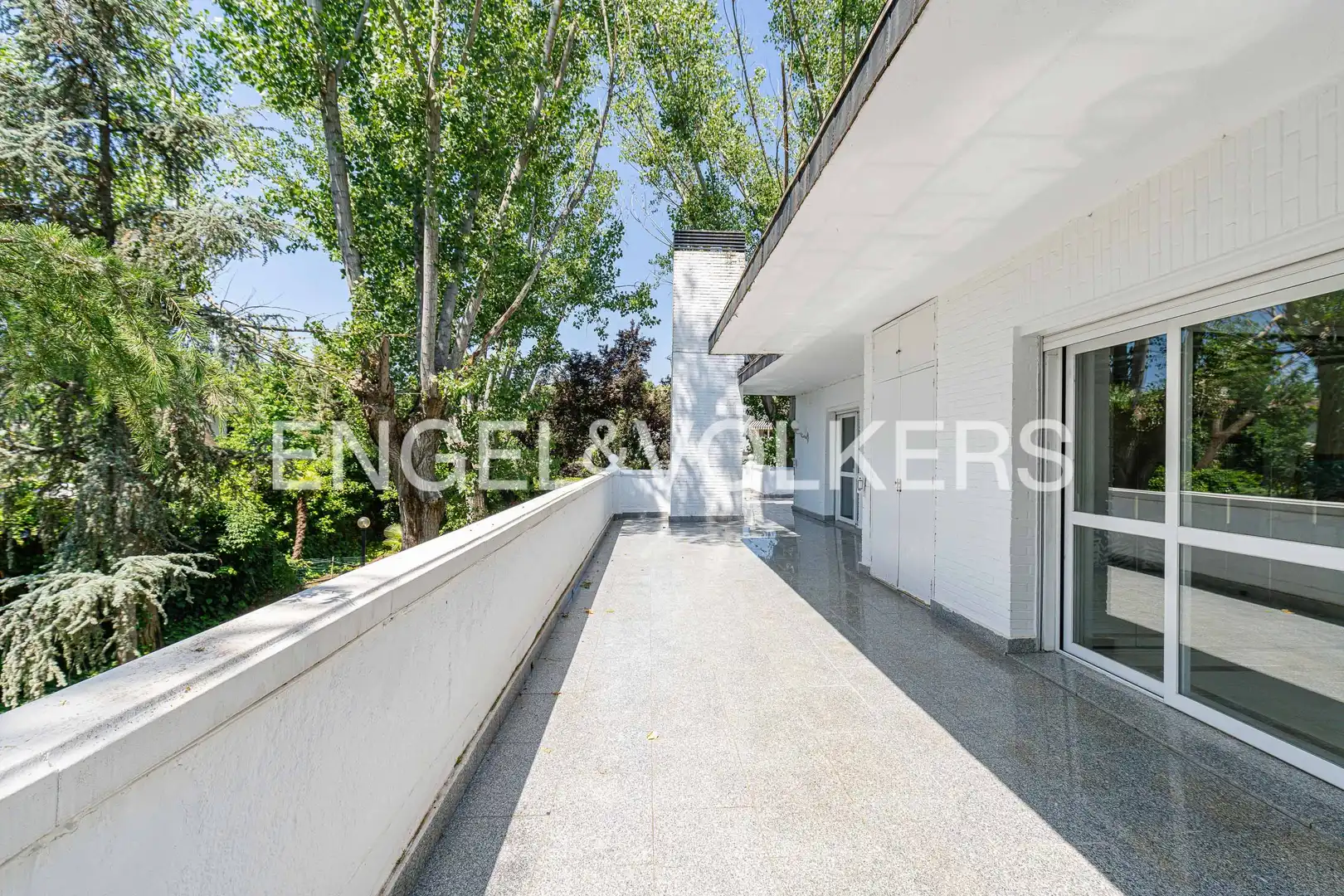 Terrassa de Casa o xalet en venda en Villanueva de la Cañada amb Aire condicionat, Calefacció i Jardí privat