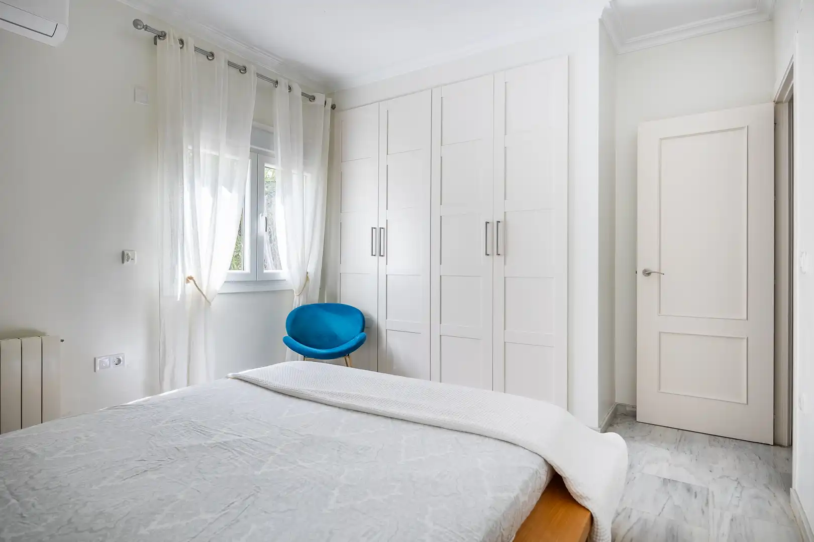 Bedroom of Houses for sale in Espartinas  with Air Conditioner, Heating and Swimming Pool