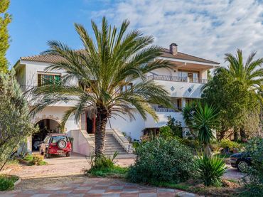 Detached house with balcony for sale in Gilet