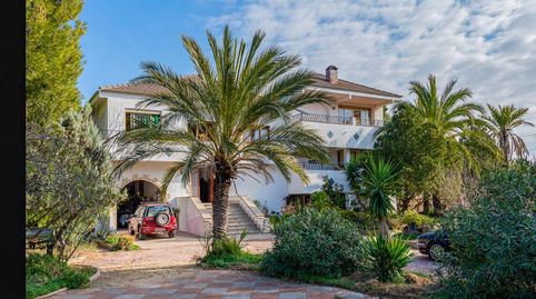 Increíble chalet de 900 metros en parcela de 3000 metros.