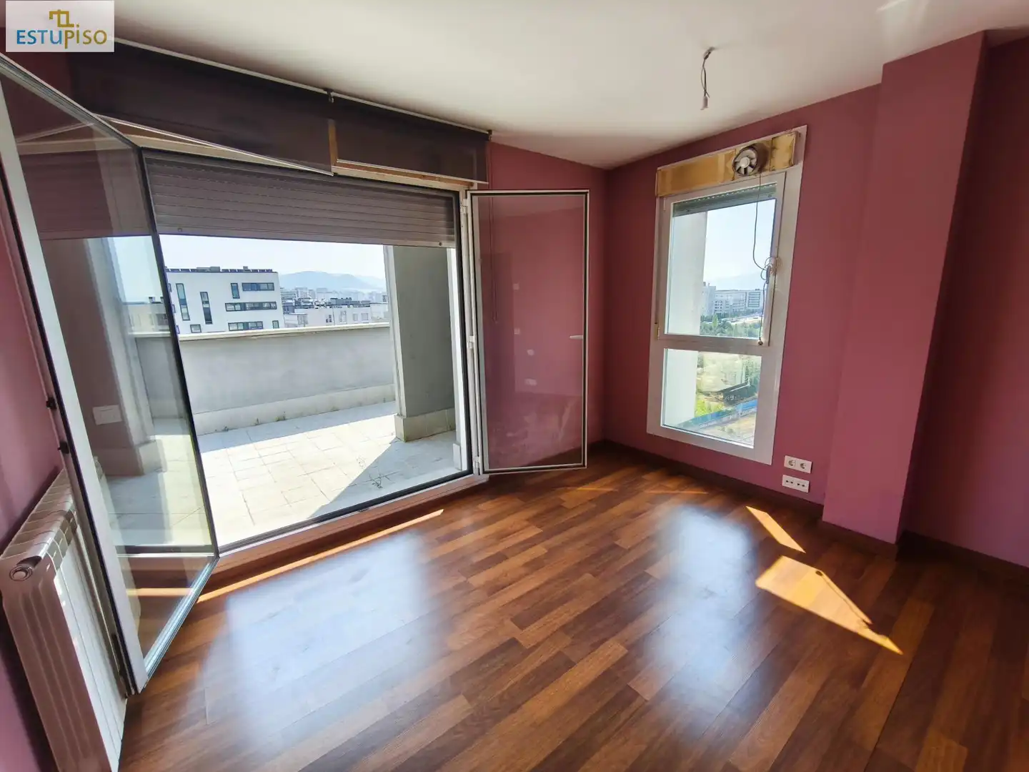 Dormitori de Pis en venda en Vitoria - Gasteiz amb Calefacció, Parquet i Terrassa