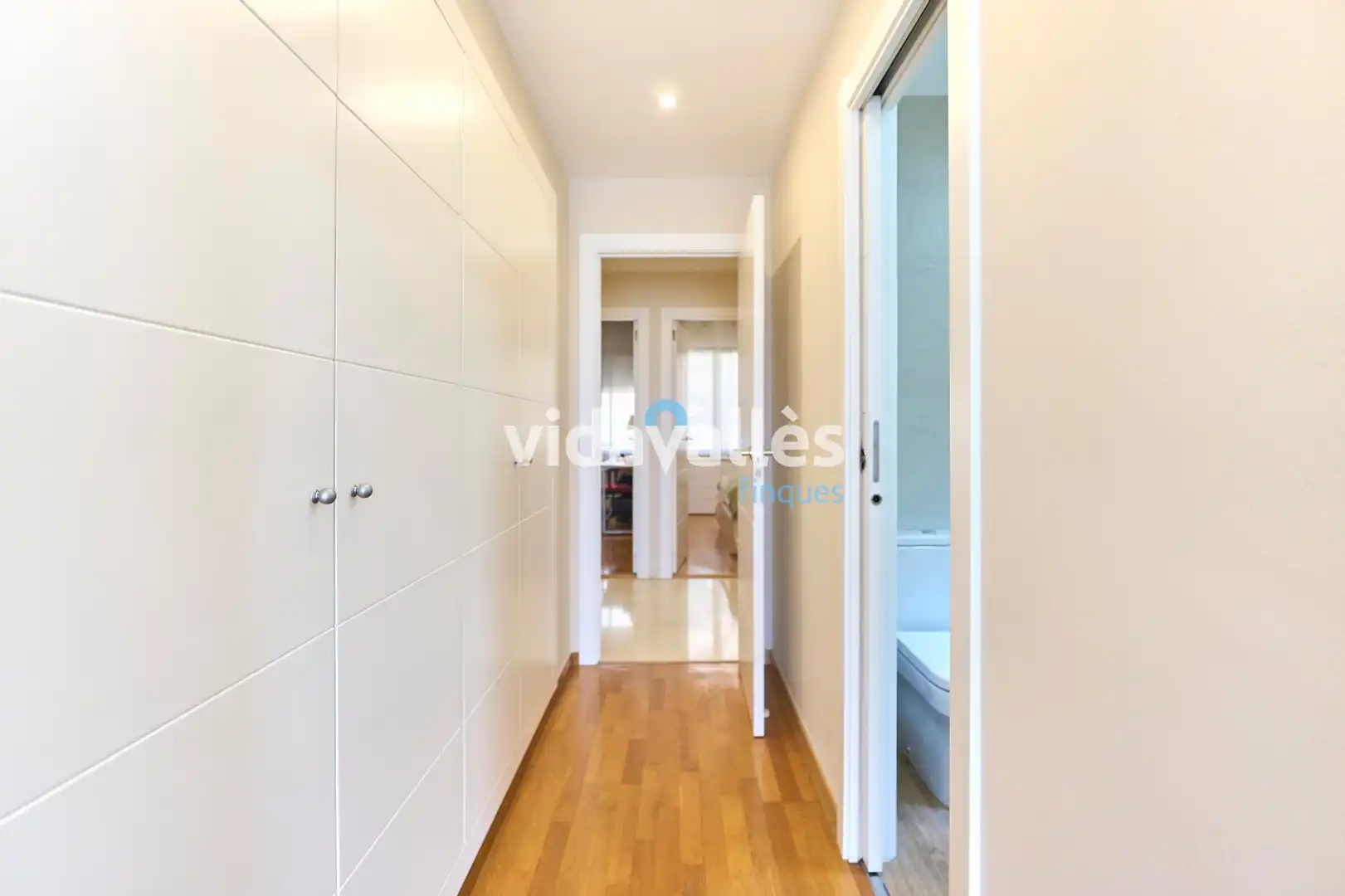 Wohnung zum Verkauf in Barcelona mit Klimaanlage, Heizung und Terrasse