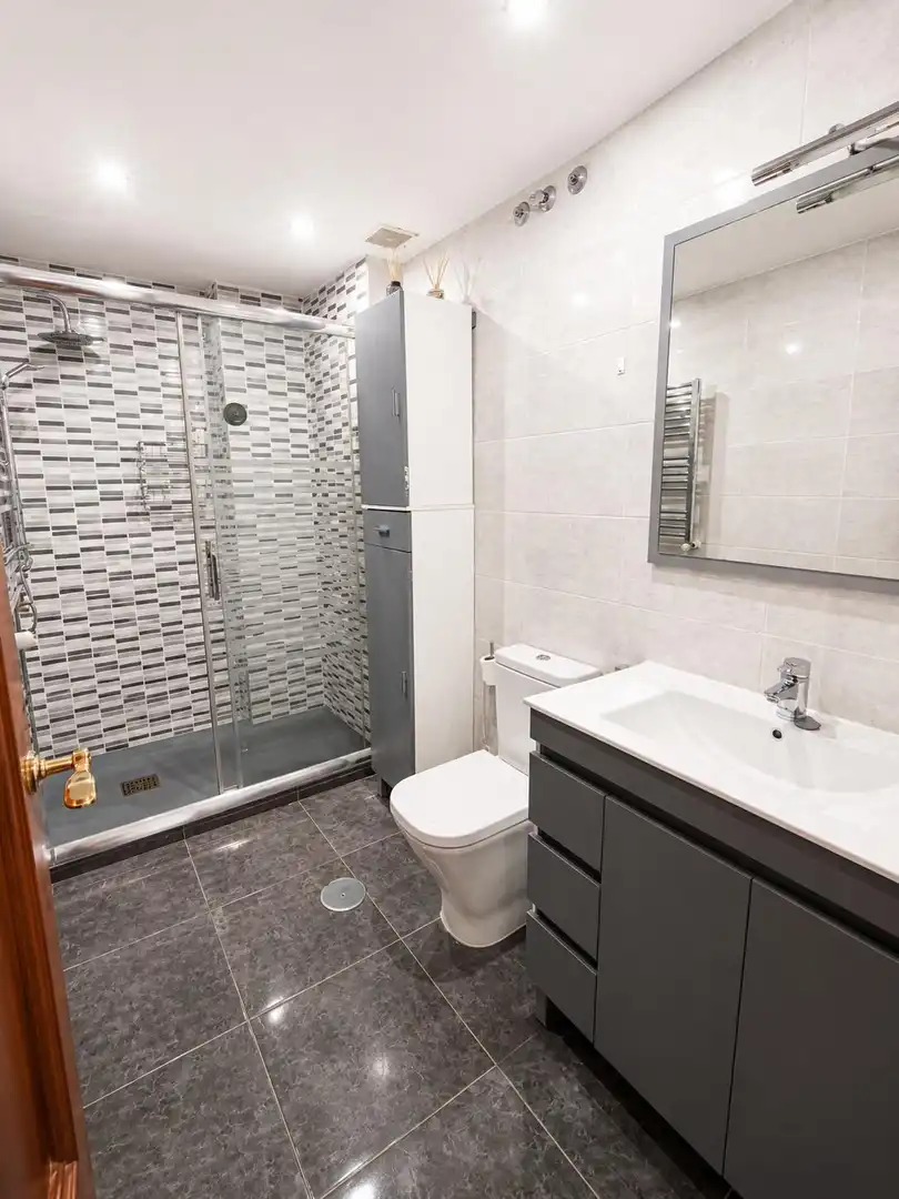 Bany de Apartament en venda en Madrid amb Aire condicionat i Calefacció