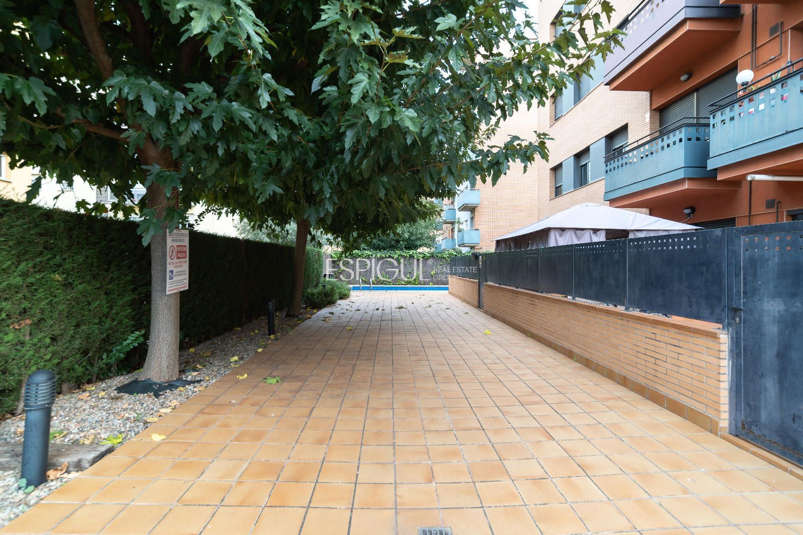 Vista exterior de Àtic en venda en Salt amb Aire condicionat, Calefacció i Terrassa