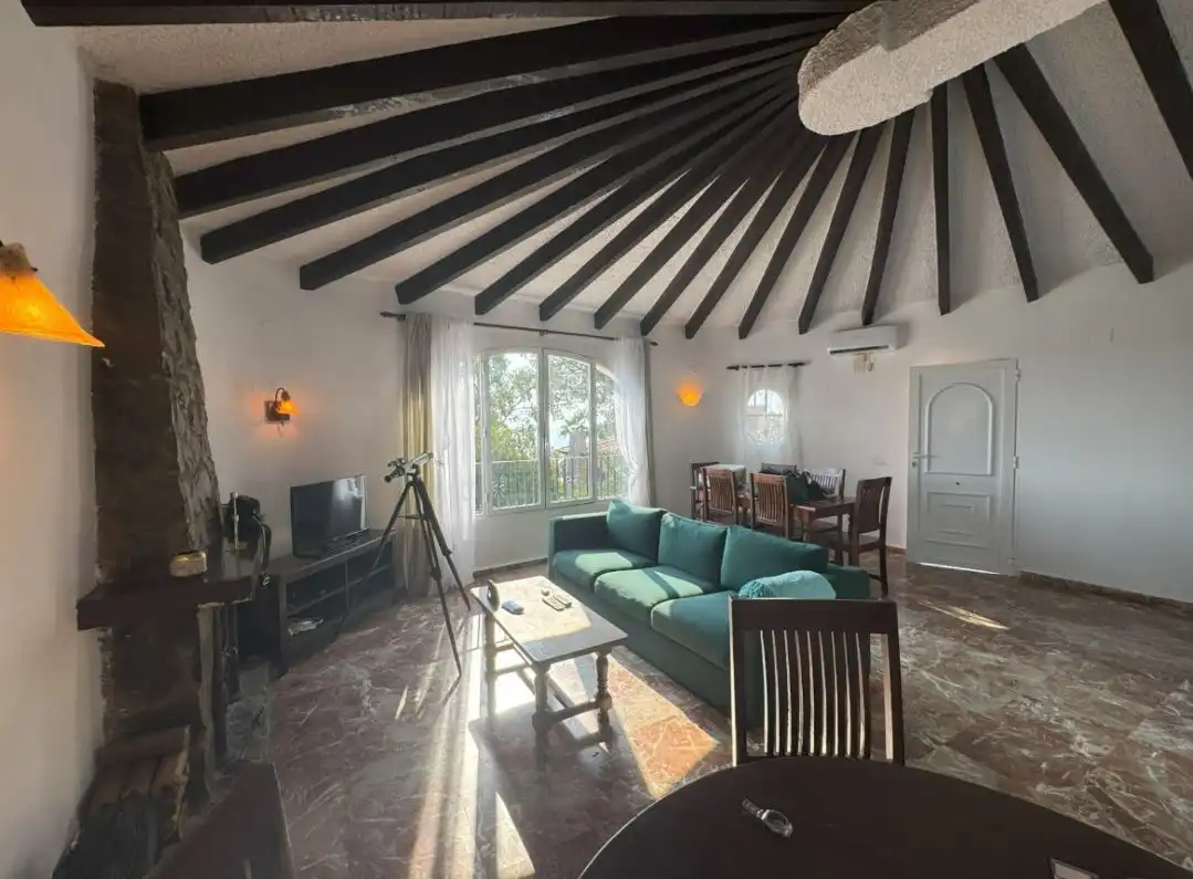 Sala d'estar de Casa o xalet en venda en Calpe / Calp amb Aire condicionat, Calefacció i Jardí privat