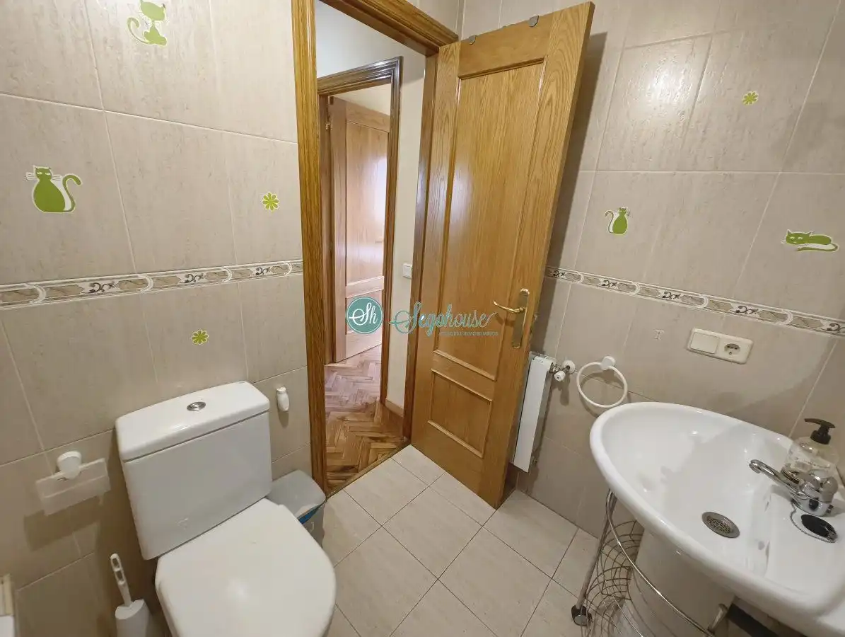 Bathroom of Flat for sale in Segovia  with Heating, Storage room and Furnished