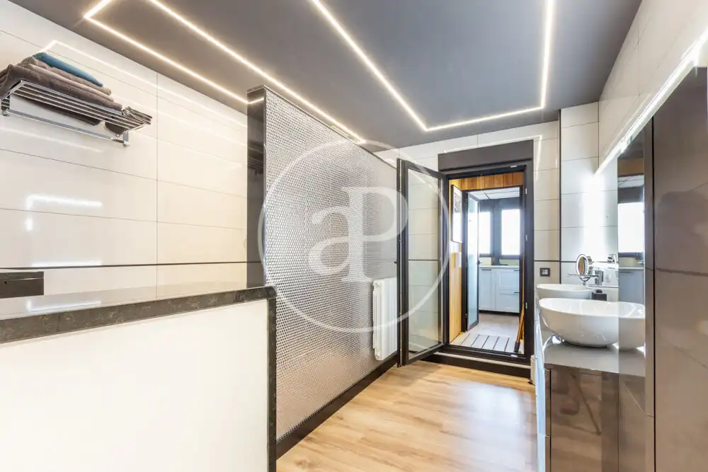 Badezimmer von Dachboden zum Verkauf in Sagunto / Sagunt mit Klimaanlage, Heizung und Terrasse