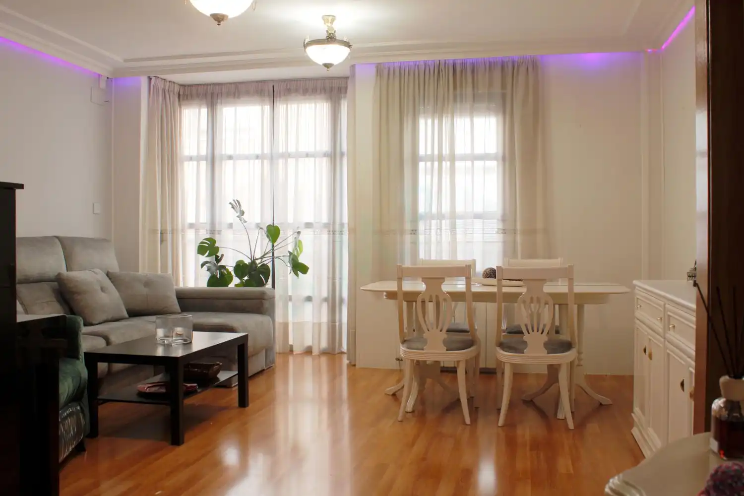 Wohnzimmer von Einfamilien-Reihenhaus zur Miete in Albacete mit Klimaanlage, Heizung und Terrasse