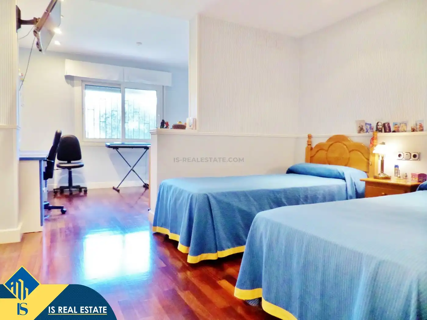 Bedroom of Houses for sale in Alicante / Alacant  with Terrace, Swimming Pool and Furnished