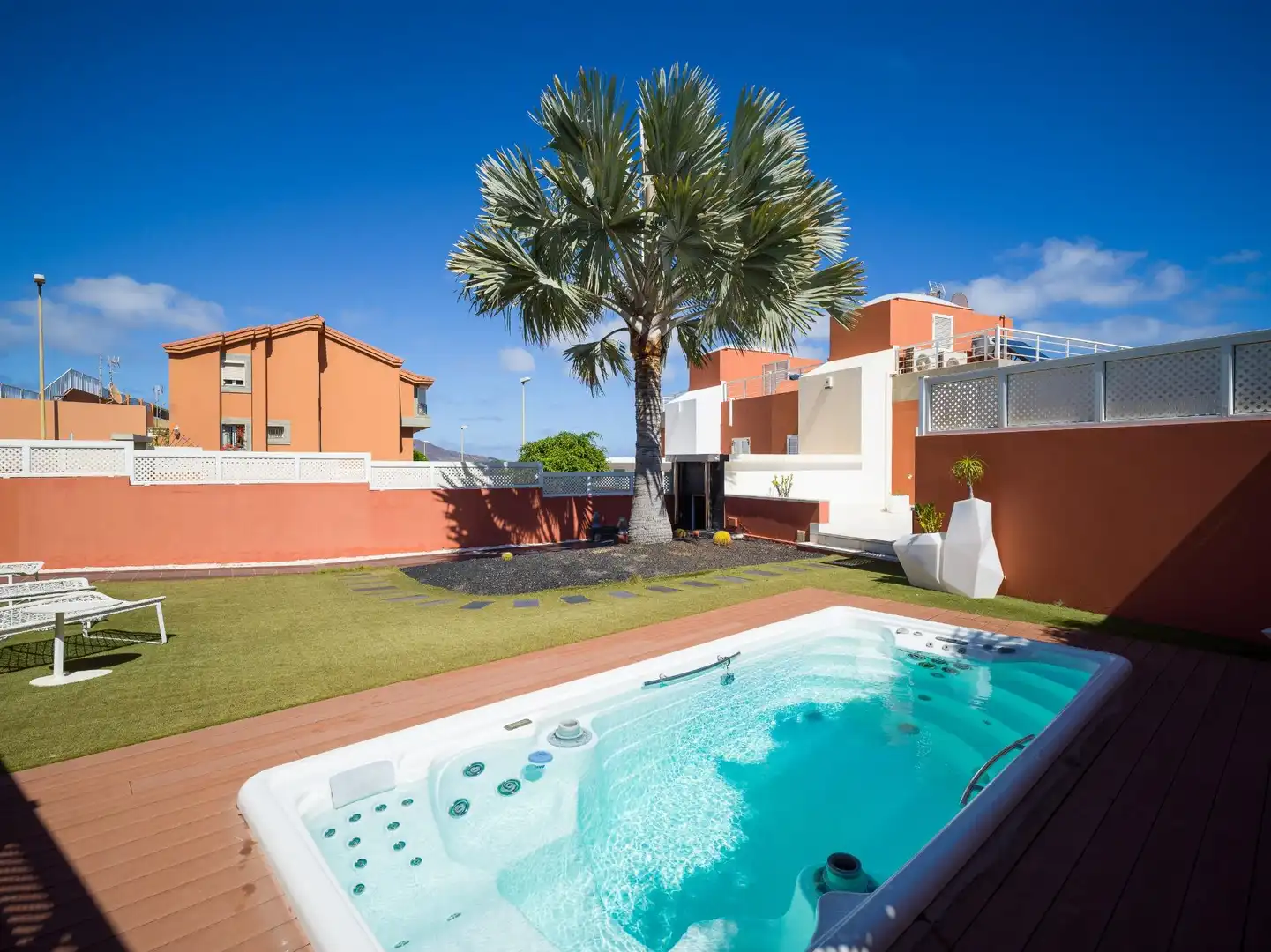 Piscina de Casa adosada en venda en Las Palmas de Gran Canaria amb Jardí privat, Terrassa i Traster