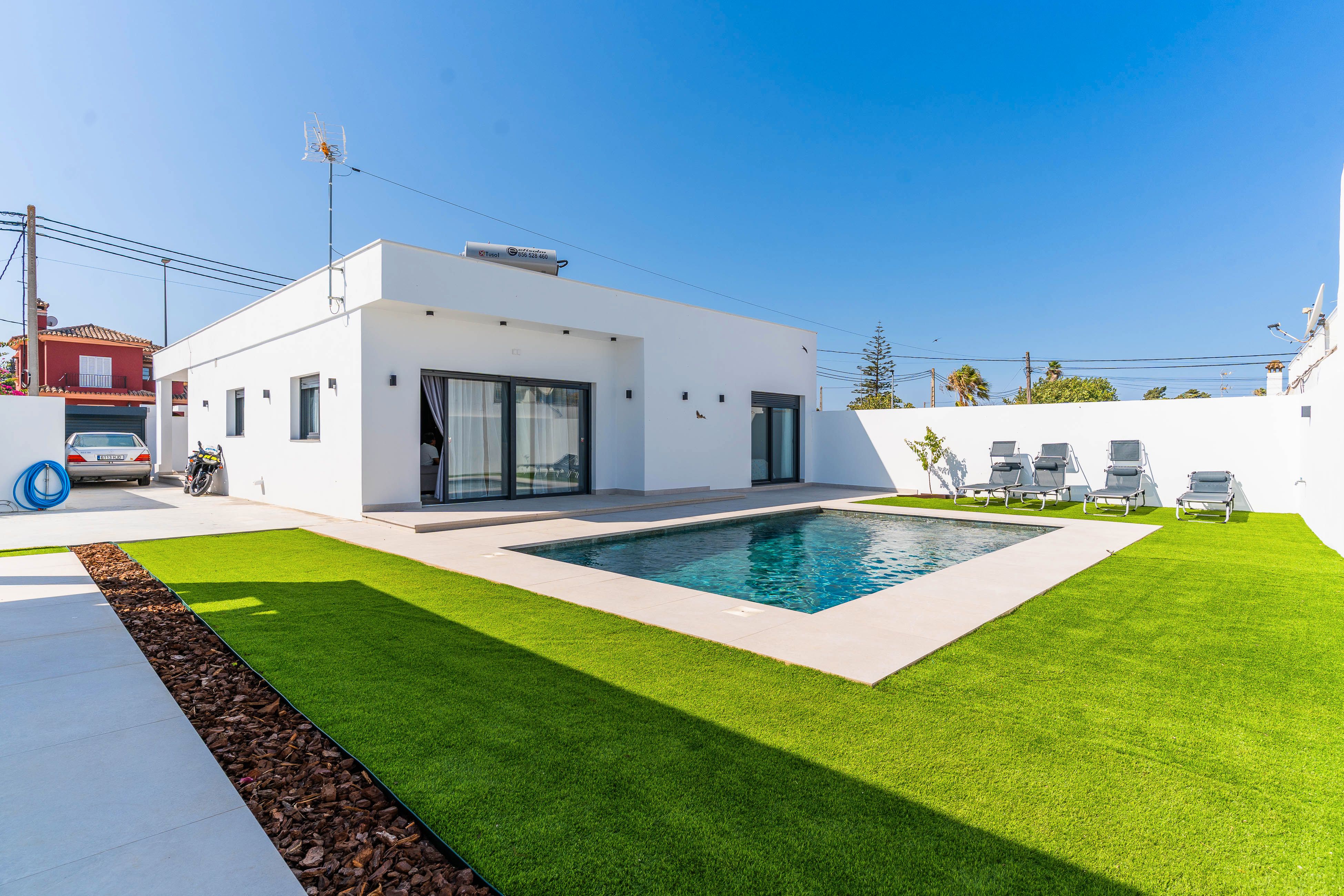 Piscina de Casa o chalet en venta en Chiclana de la Frontera con Jardín privado, Terraza y Piscina
