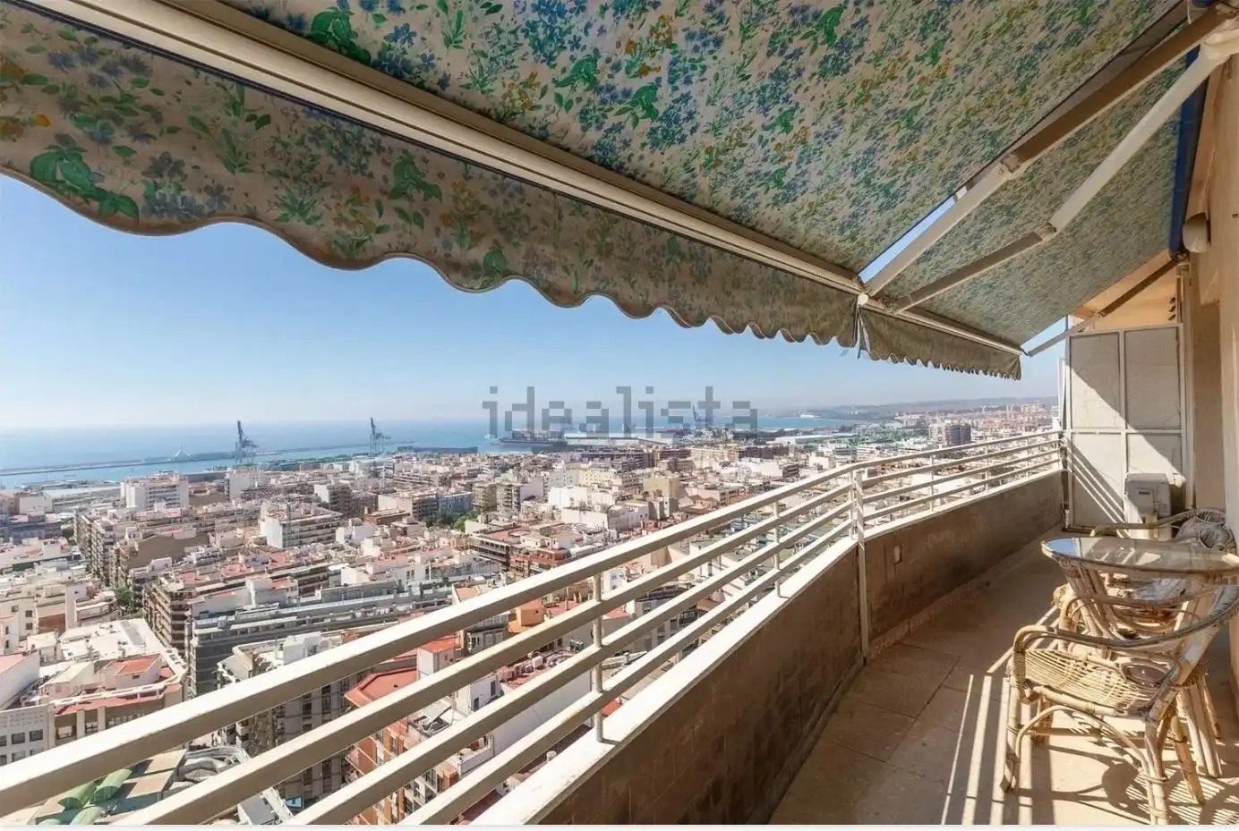 Vista exterior de Piso en venta en Alicante / Alacant con Calefacción y Terraza