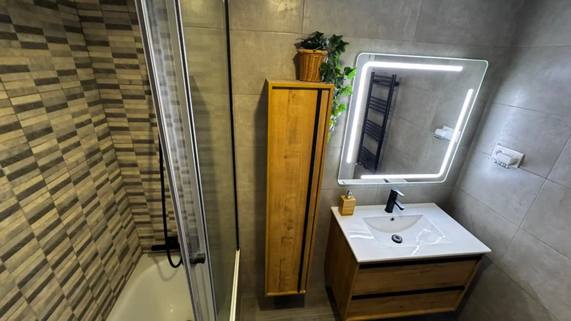 Baño de Piso en venta en Torredembarra con Calefacción, Terraza y Horno