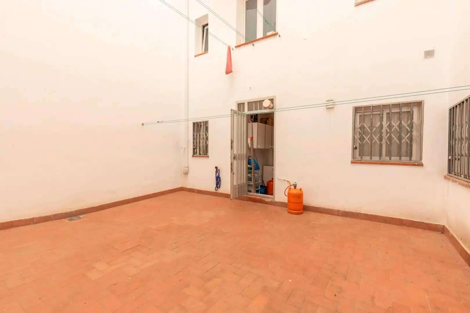 Piso en venta en Granada con Balcón