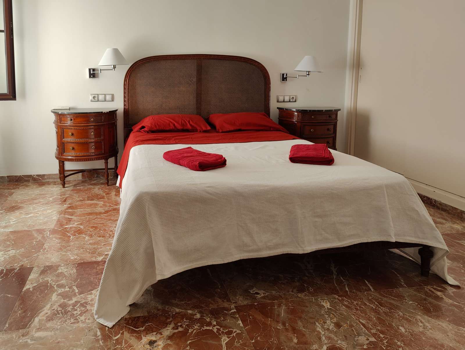 Bedroom of Flat to share in  Sevilla Capital  with Air Conditioner and Terrace