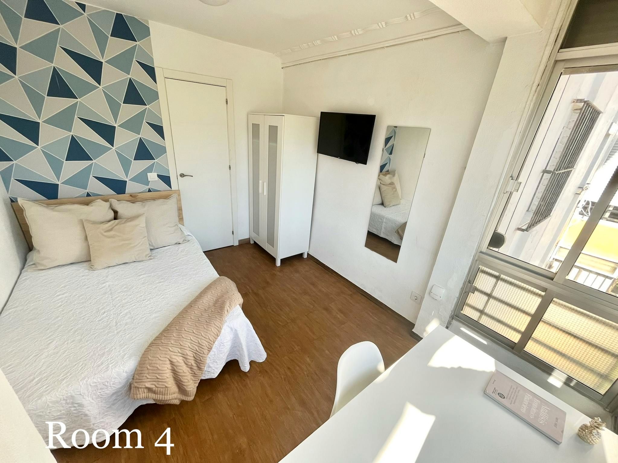 Bedroom of Flat to share in  Sevilla Capital  with Air Conditioner, Furnished and Washing machine