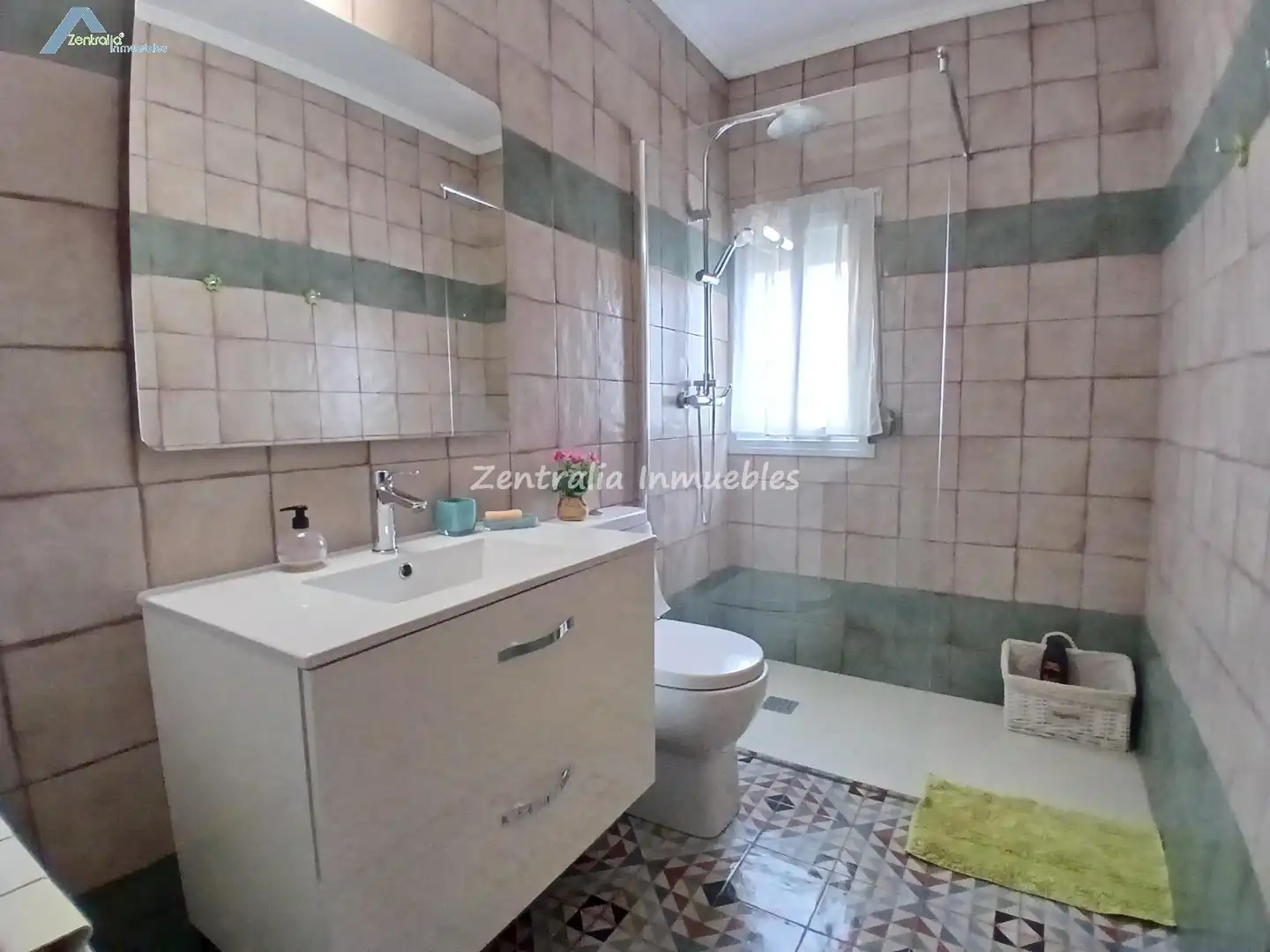 Baño de Casa o chalet en venta en Zaragoza con Aire acondicionado, Calefacción y Jardín privado