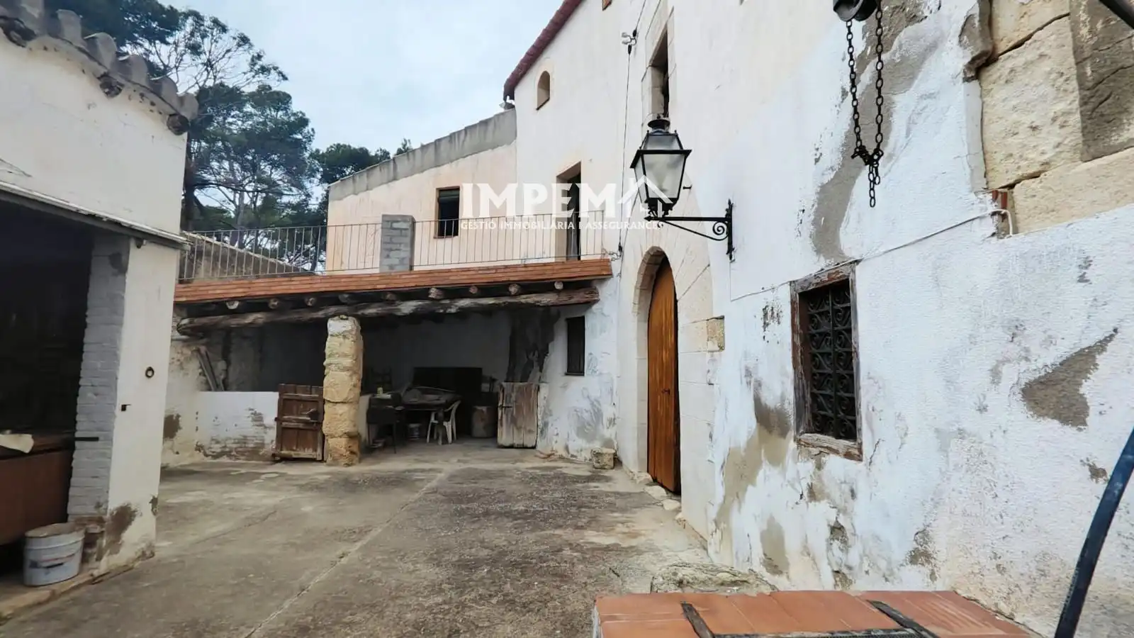 Vista exterior de Edifici en venda en Santa Fe del Penedès
