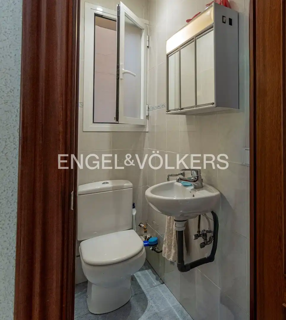 Bathroom of Flat for sale in Madrid  with Air Conditioner and Heating