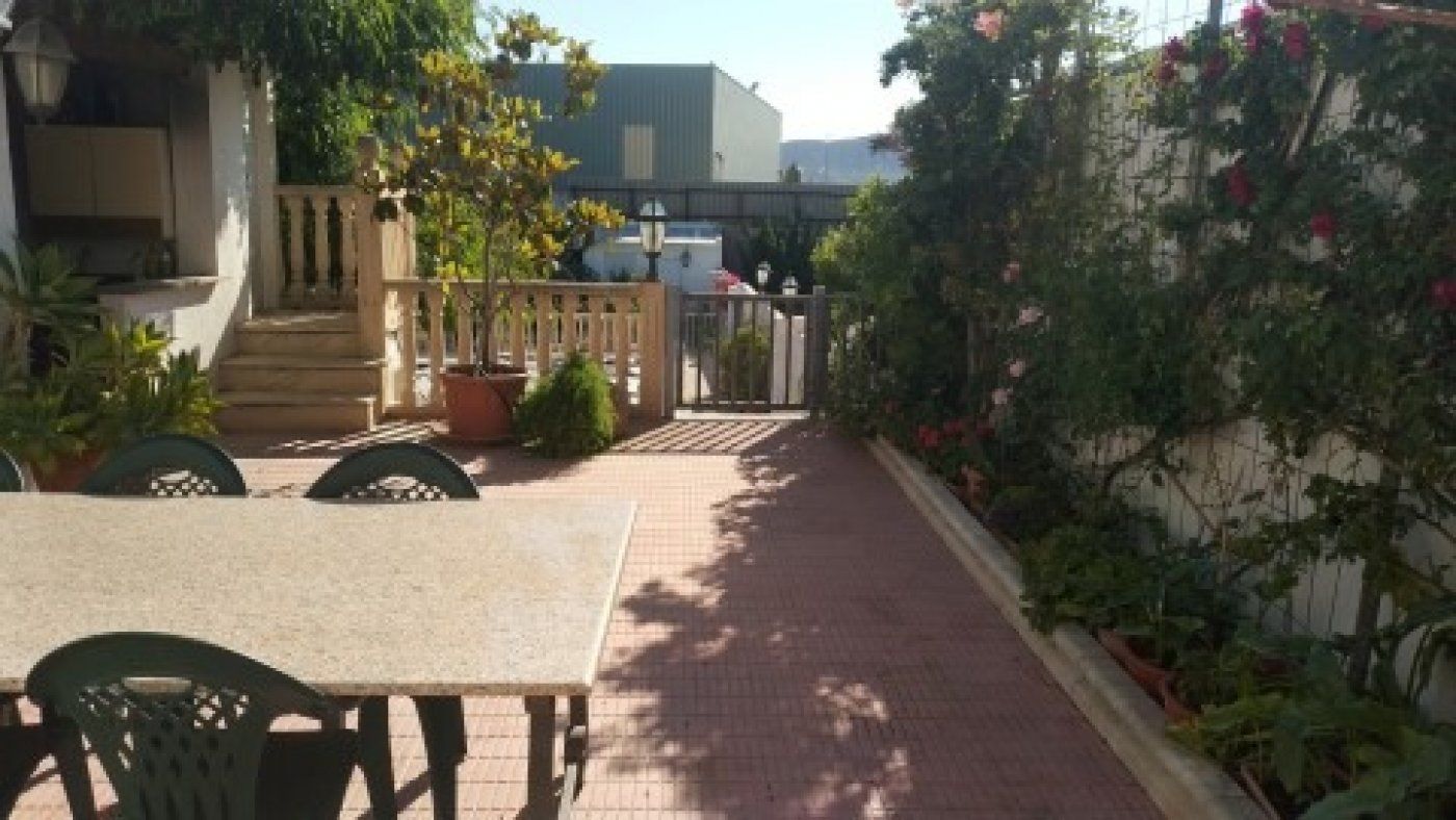 Terrassa de Casa adosada en venda en Novelda amb Aire condicionat, Calefacció i Jardí privat