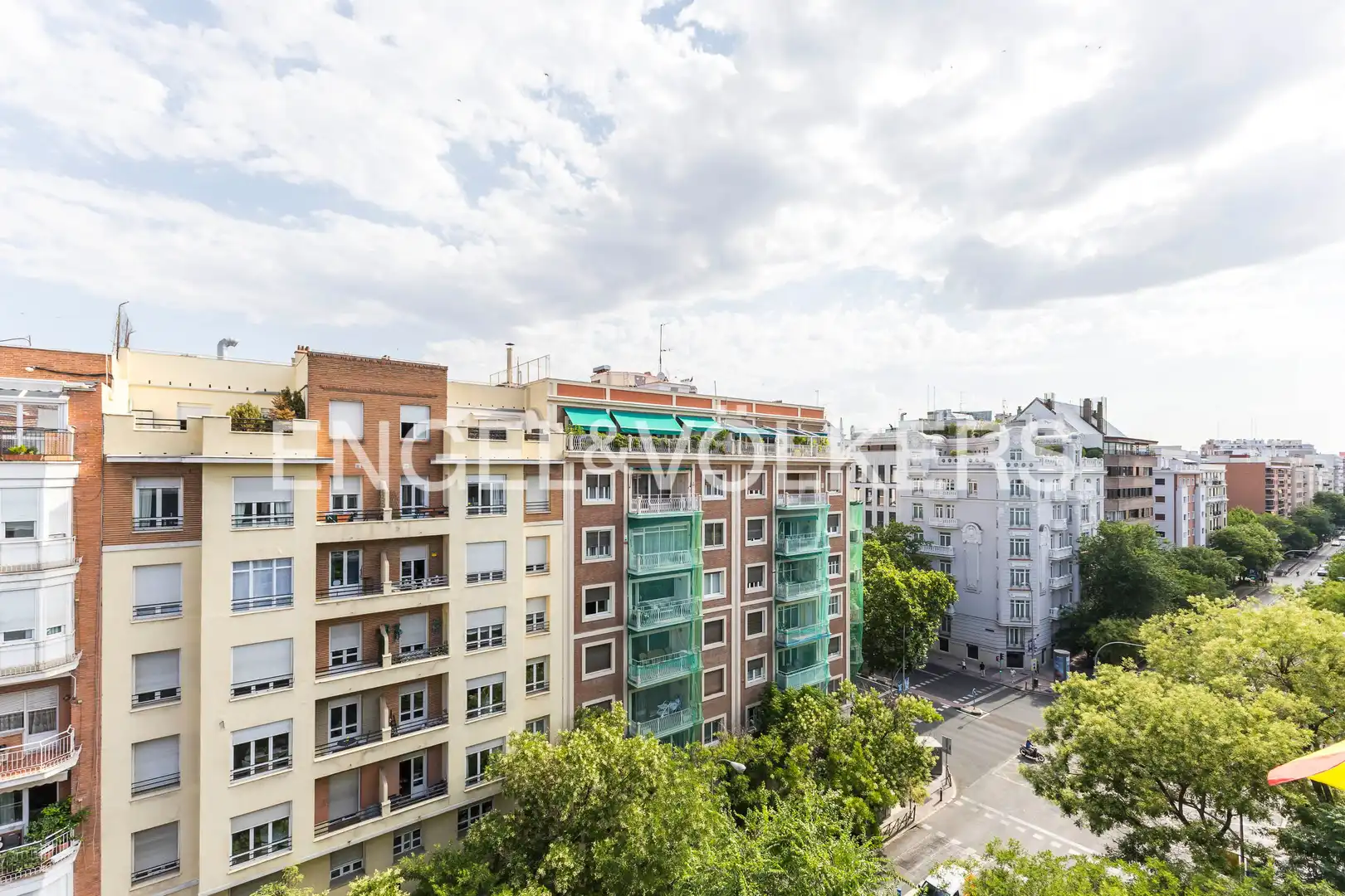 Flat with terrace to rent in Diego de León, imagen 15