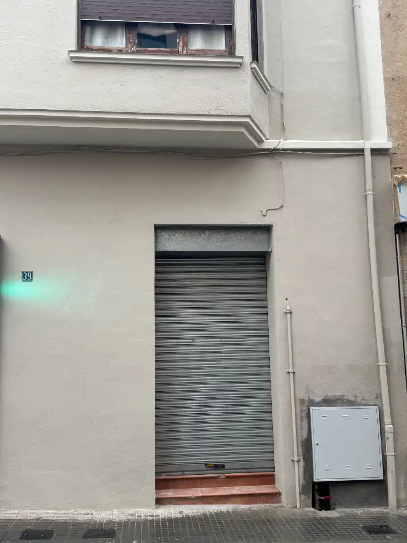 Local comercial en alquiler en Carrer dels Banys 39