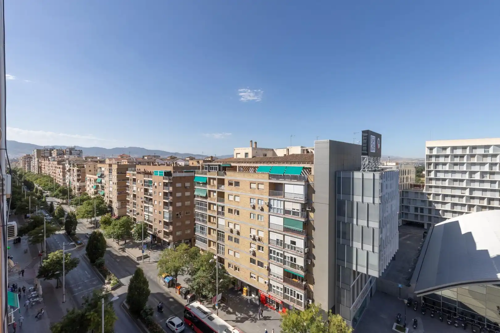 Vista exterior de Ático en venta en Granada con Aire acondicionado, Calefacción y Terraza
