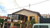 Vista exterior de Casa o xalet en venda en Gijón  amb Calefacció, Terrassa i Piscina