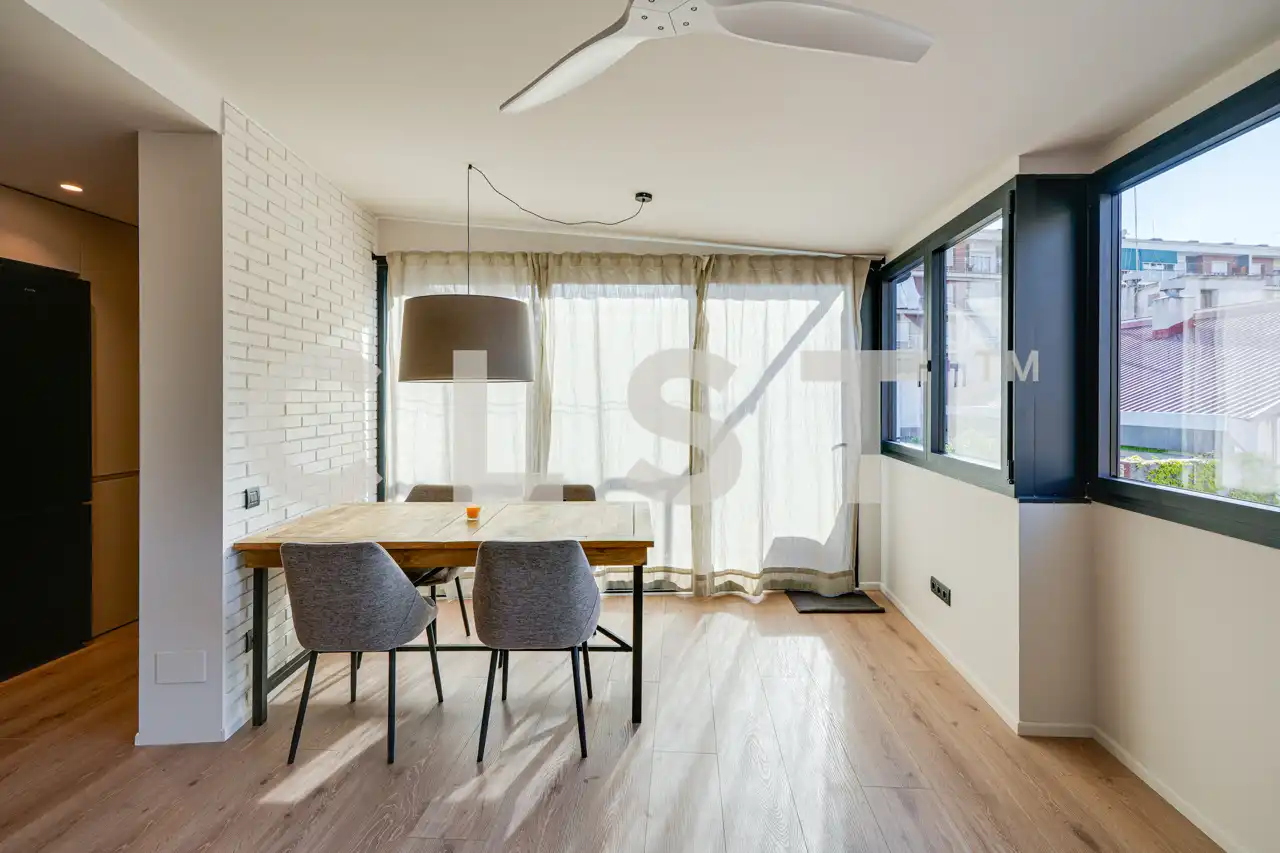 Menjador de Apartament de lloguer en Barcelona amb Aire condicionat, Calefacció i Parquet