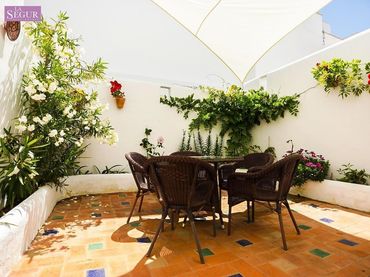 House with balcony for sale in Conil