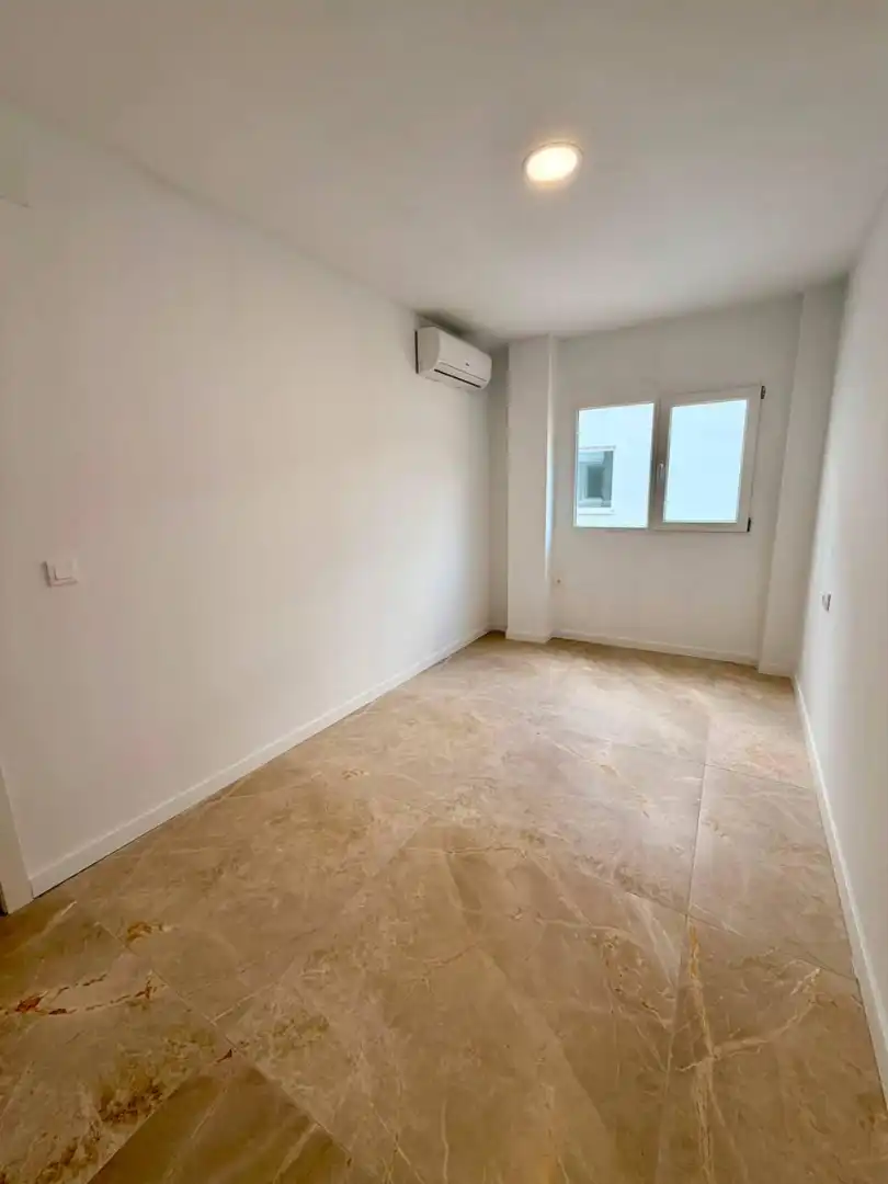 Schlafzimmer von Wohnung zum Verkauf in Ador mit Klimaanlage, Ofen und Waschmaschine