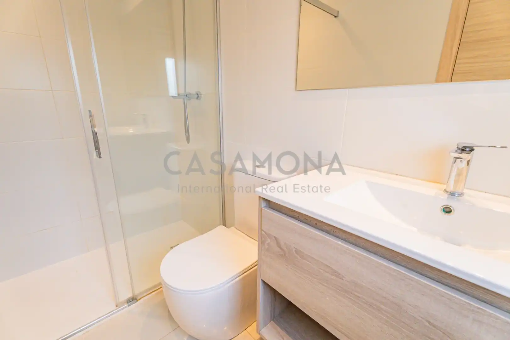 Bathroom of Houses for rent to own in Barcelona  with Air Conditioner, Heating and Private garden