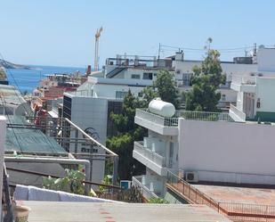 Vista exterior de Àtic en venda en Benidorm amb Aire condicionat, Terrassa i Moblat