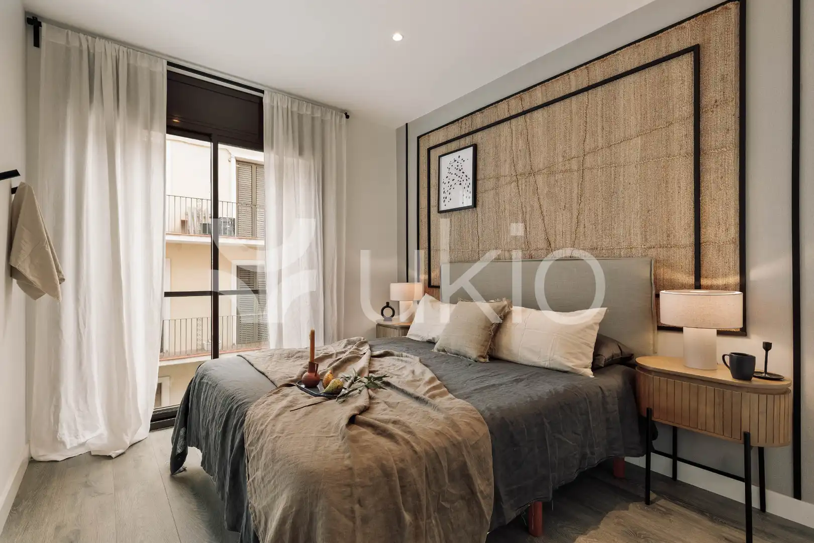 Dormitori de Apartament de lloguer en Barcelona amb Aire condicionat, Calefacció i Moblat