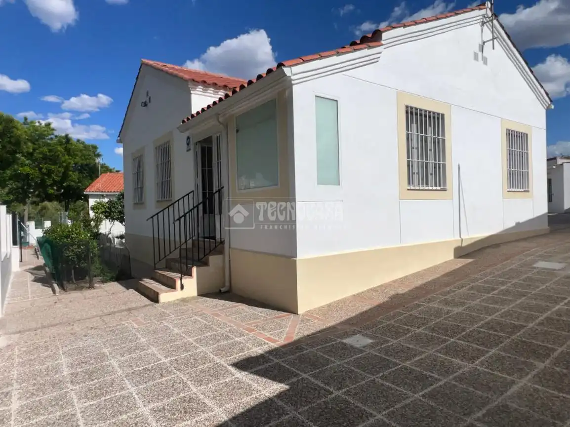 Vista exterior de Casa o chalet en venta en Madrid con Jardín privado y Alarma