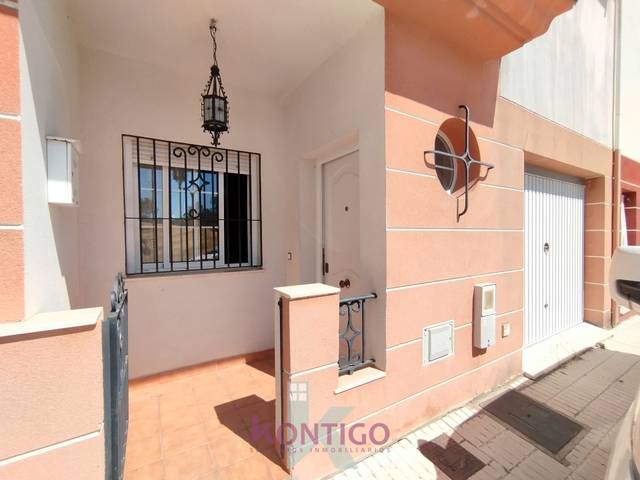 Casa adosada en Venta en Barriada Clara Campoamor en Cala