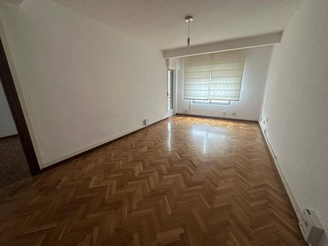 Piso en Venta en Calle Alcalde Miguel Castaño en San Claudio - La Chantría