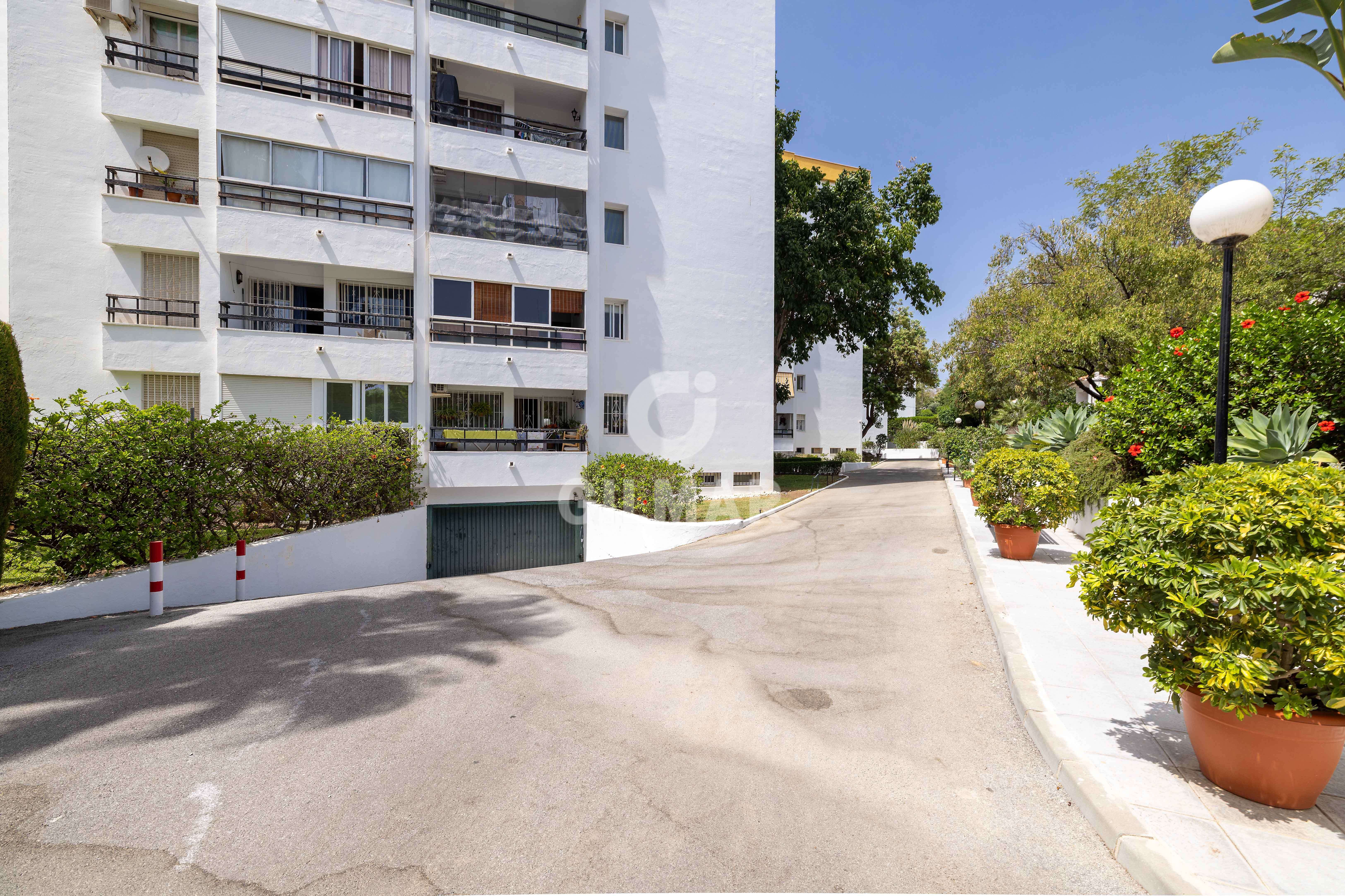 Vista exterior de Apartament en venda en Marbella amb Calefacció, Jardí privat i Piscina