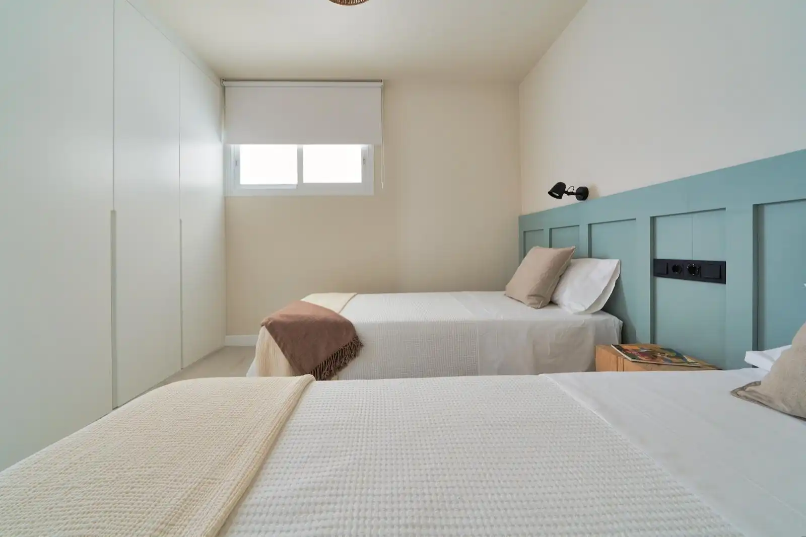 Dormitori de Apartament de lloguer en Benalmádena amb Aire condicionat, Terrassa i Moblat