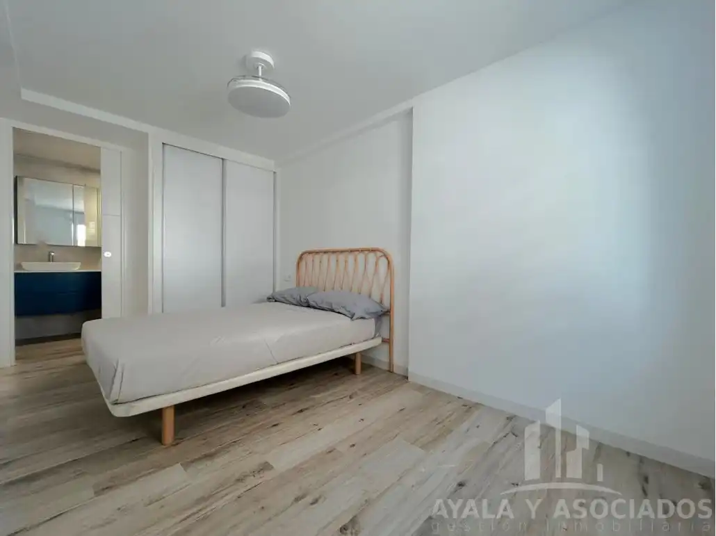 Schlafzimmer von Wohnung zum Verkauf in La Manga del Mar Menor mit Klimaanlage, Heizung und Parkett