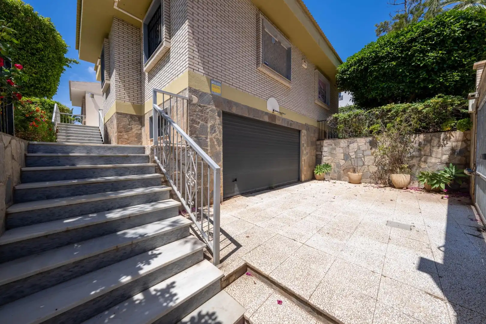 Vista exterior de Casa o chalet en venta en Roquetas de Mar con Aire acondicionado, Jardín privado y Parquet