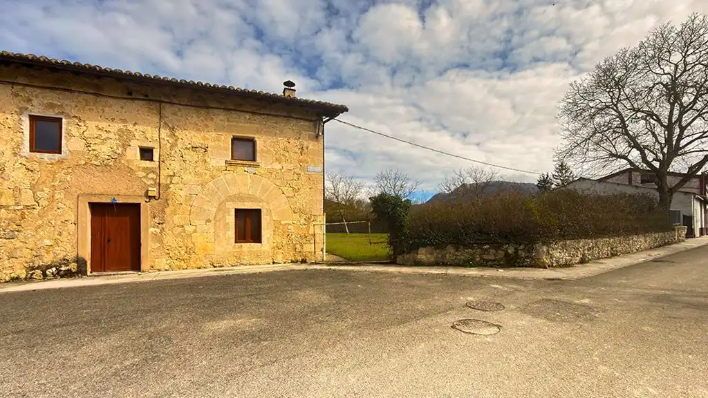 Vista exterior de Residencial en venta en San Millán / Donemiliaga