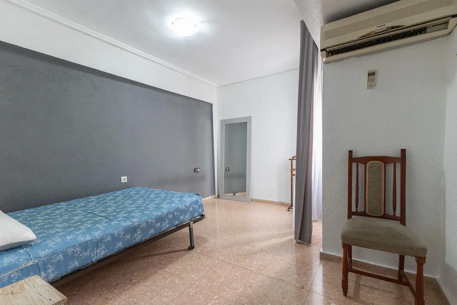 Habitación de Piso en venta en Valencia con Aire acondicionado, Amueblado y Balcón