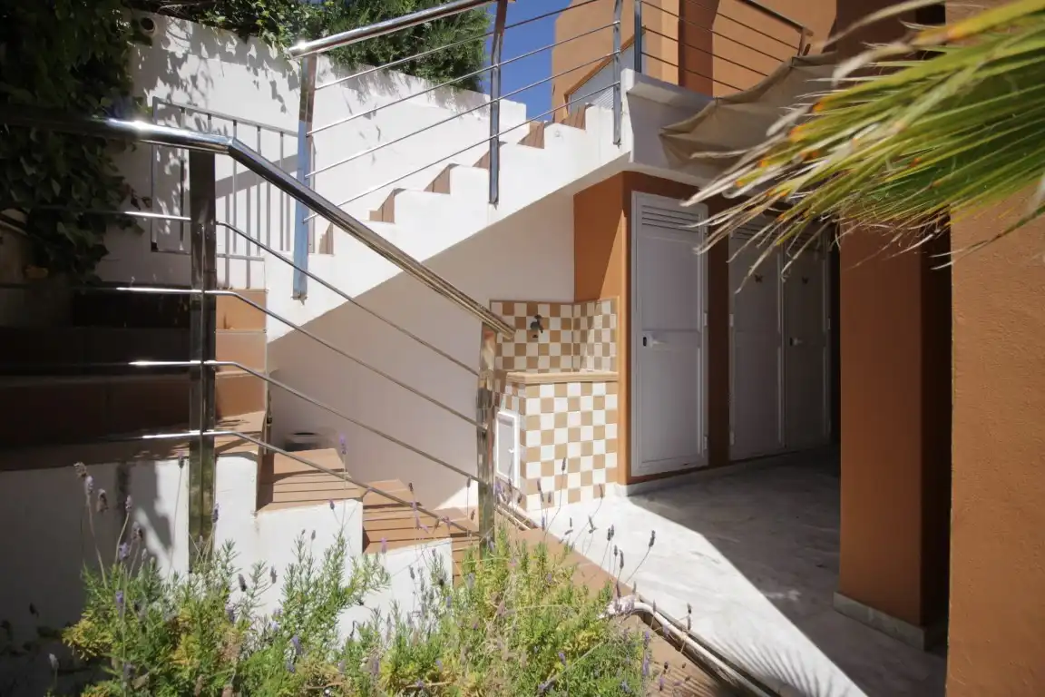 Vista exterior de Casa o xalet en venda en Vélez-Málaga amb Aire condicionat, Calefacció i Jardí privat