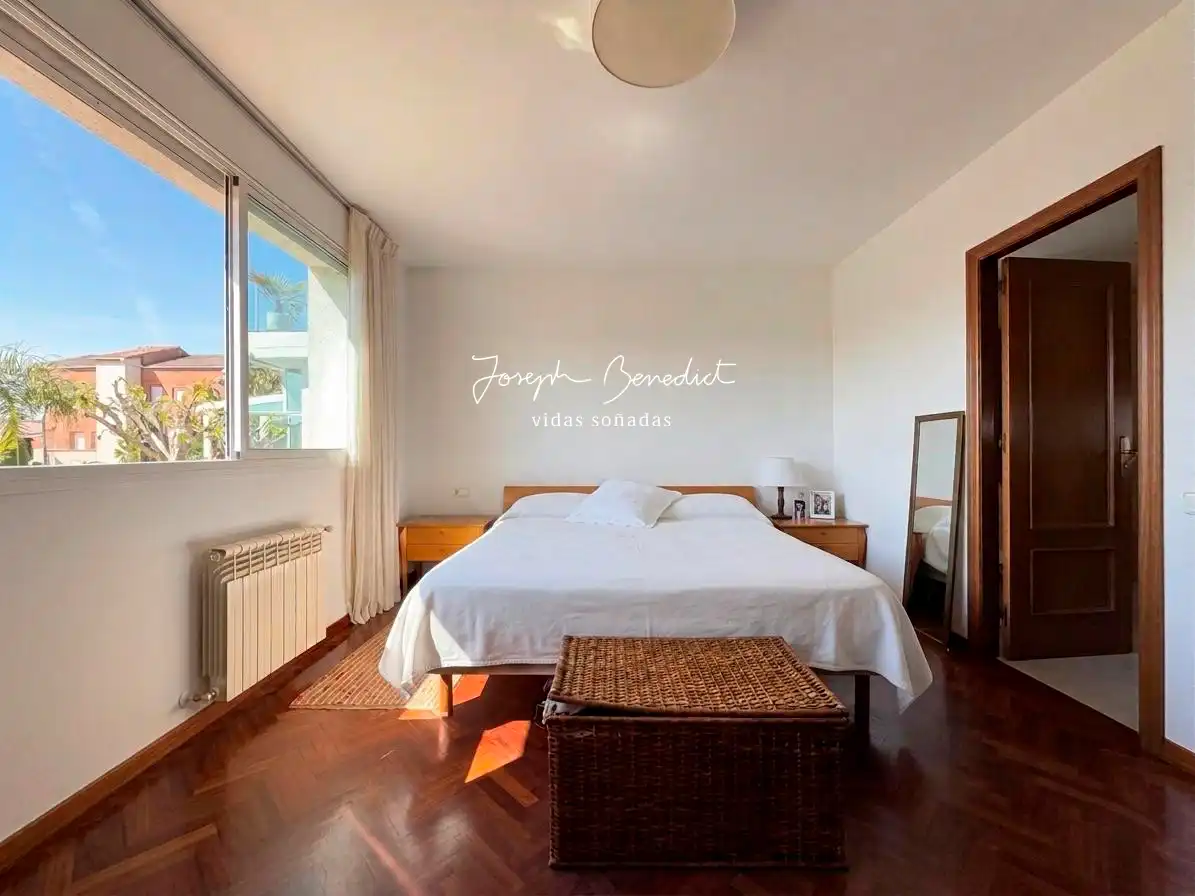Habitación de Casa o chalet en venta en Castelldefels con Aire acondicionado, Calefacción y Jardín privado