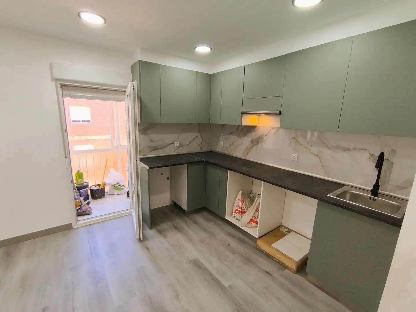 Kitchen of Flat for sale in Palencia  with Air Conditioner, Heating and Parquet flooring